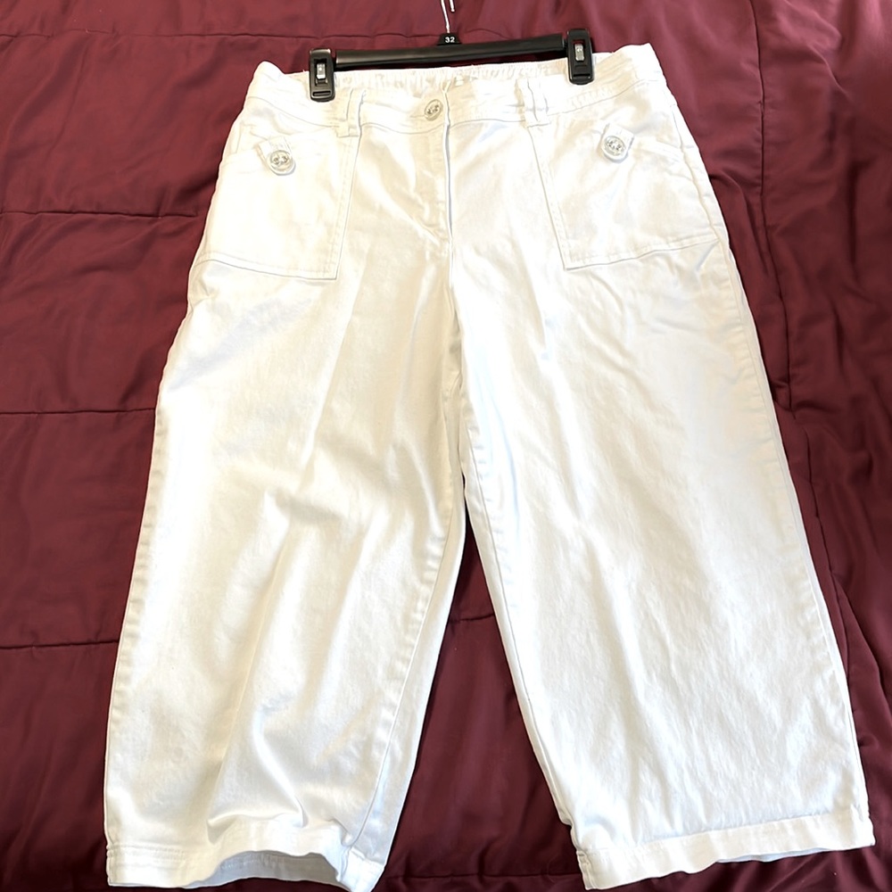 Women’s CBK Sport Wide Leg White Capris, Size 14